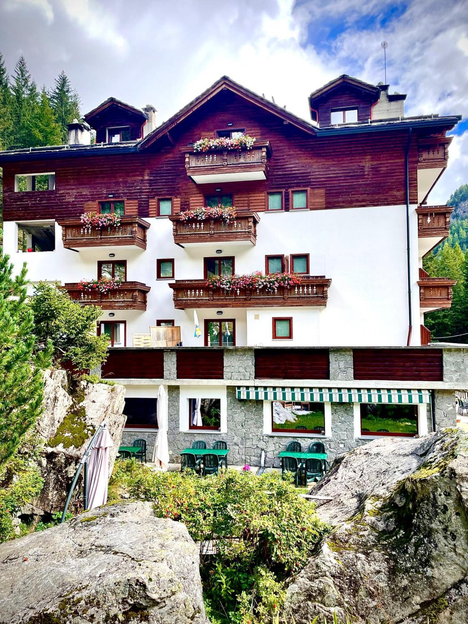 Hotel Gembro Chiesa in Valmalenco Luaran gambar