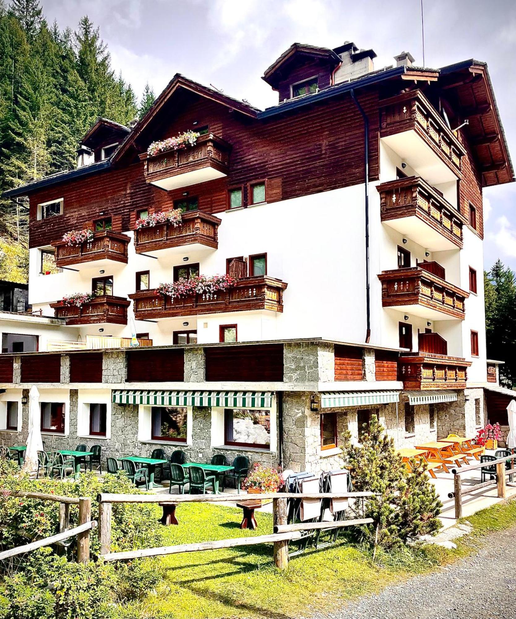 Hotel Gembro Chiesa in Valmalenco Luaran gambar
