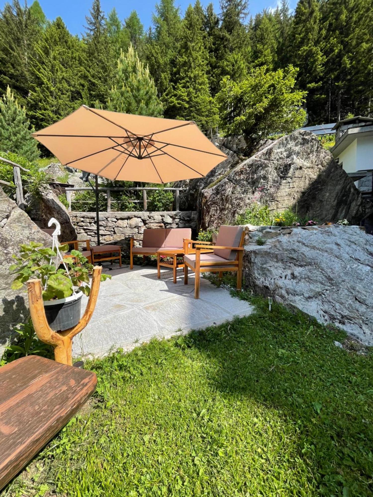 Hotel Gembro Chiesa in Valmalenco Luaran gambar