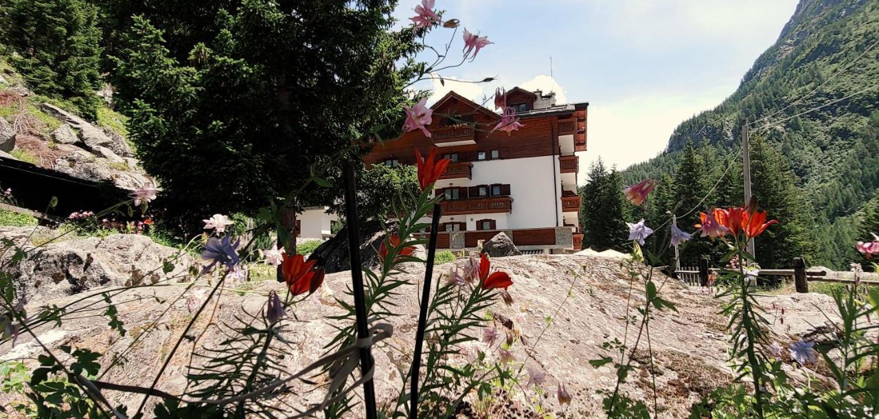 Hotel Gembro Chiesa in Valmalenco Luaran gambar